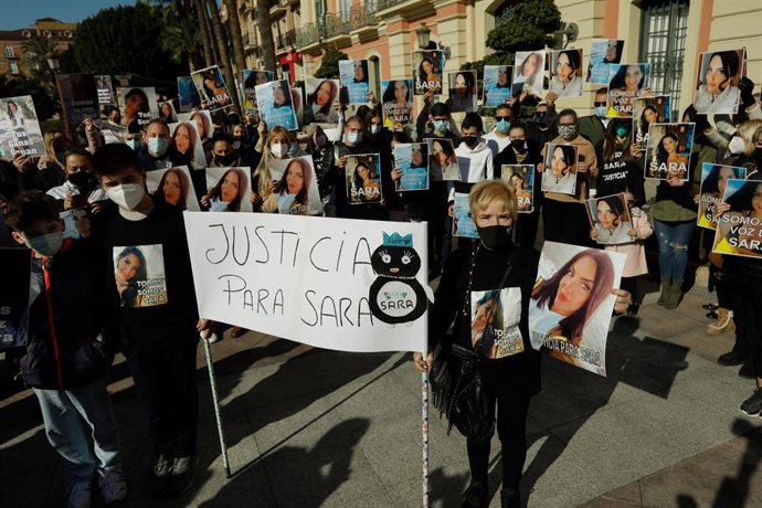 Archivo - Familiares de Sara Gómez se concentraron en 2022 en el Ayuntamiento de Murcia para clamar por cambiar la legalidad y evitar que otras personas pasen por lo que Sara sufrió
