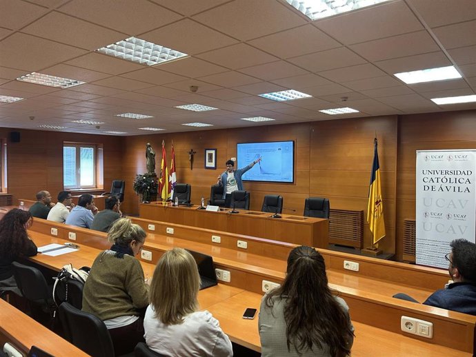 Imagen de la tercera ponencia de la UCAV del ciclo dedicado a la energía nuclear