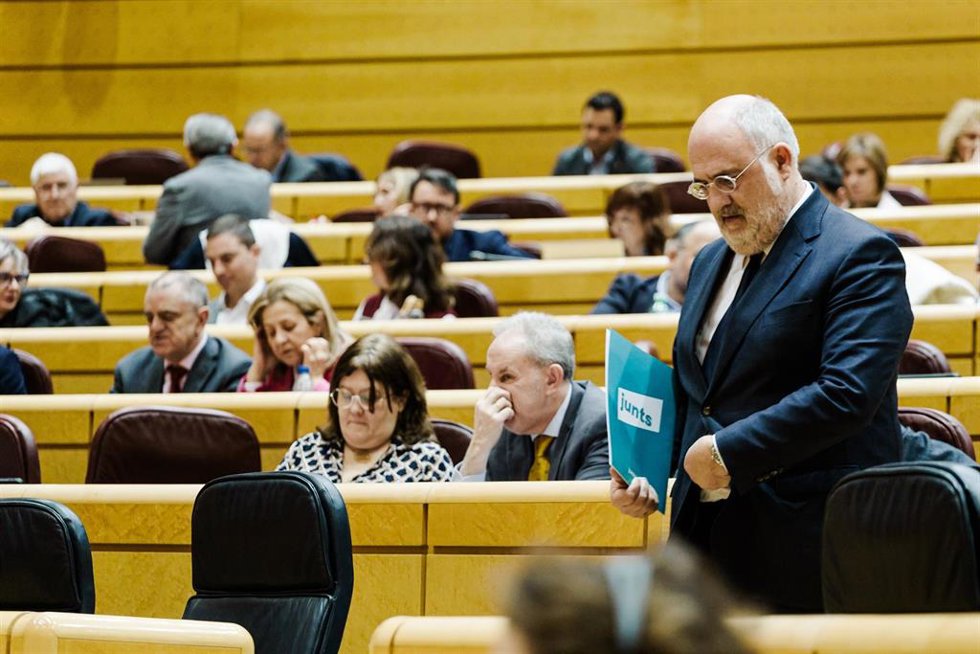 Archivo - El senador de Junts Eduard Pujol interviene durante una sesión plenaria extraordinaria, en el Senado, a 28 de enero de 2025, en Madrid (España).  