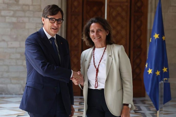 El presidente de la Generalitat, Salvador Illa, y la vicepresidenta ejecutiva de la Comisión Europea (CE) para la Transición Limpia, Justa y Competitiva, Teresa Ribera, este lunes