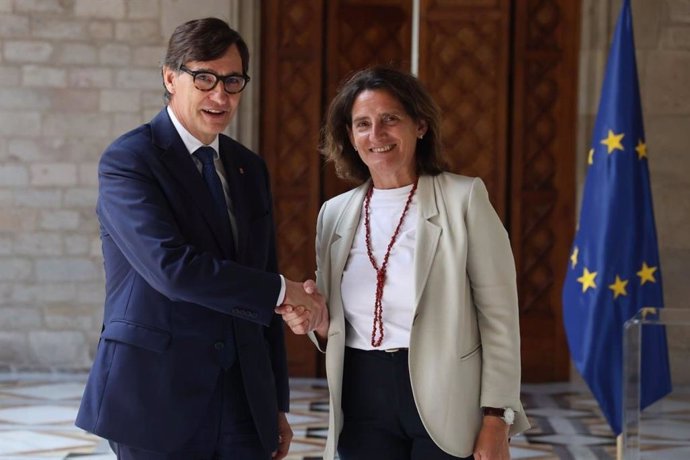 El president de la Generalitat, Salvador Illa, i la vice-presidenta executiva de la Comissió Europea (CE) per a la Transició Neta, Justa i Competitiva, Teresa Ribera, aquest dilluns