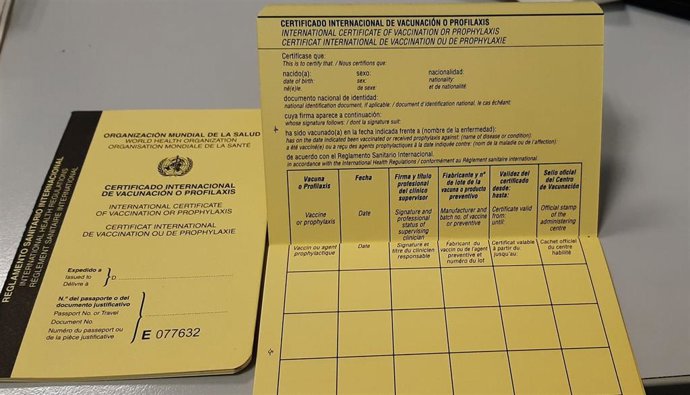 Archivo - Certificado internacional de vacunación, en imagen de archivo