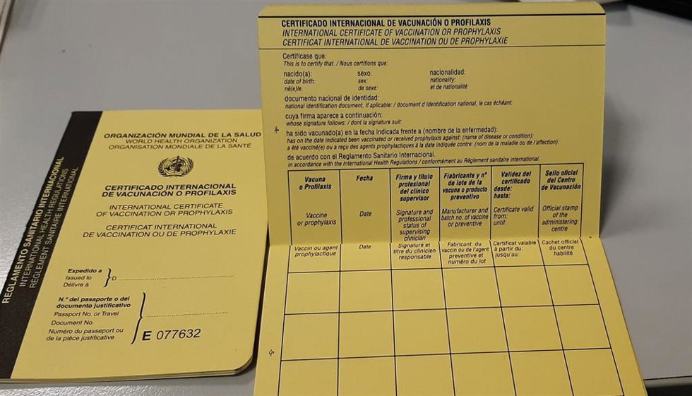 Archivo - Certificado internacional de vacunación, en imagen de archivo