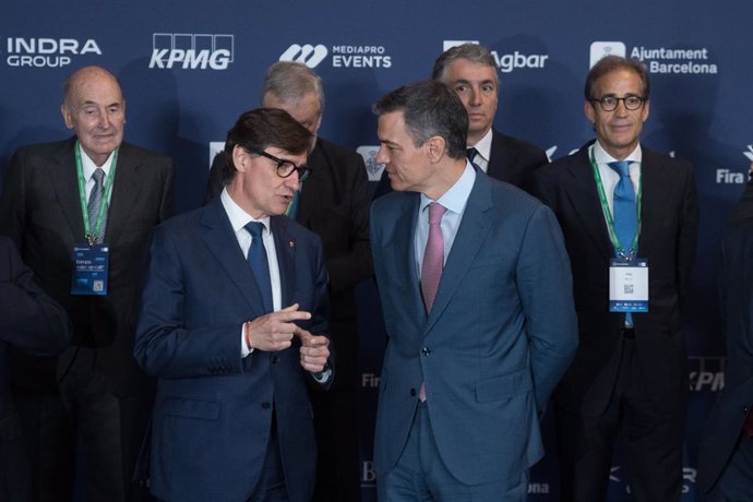 El presidente del gobierno, Pedro Sánchez, y el presidente de la Generalitat de Catalunya, Salvador Illa, durante la 40 Reunió Cercle d'Economia, en el Palau de Congresos de Cataluña, a 5 de mayo de 2025, en Barcelona, Cataluña (España). La edición de est