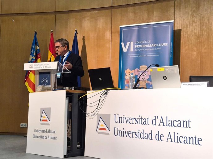 El conseller d'Educació, Cultura, Universitats i Ocupació, José Antonio Rovira, durant la inauguració del VI Congrés de 'Sofware' Lliure Comunitat Valenciana a la Universitat d'Alacant (UA)
