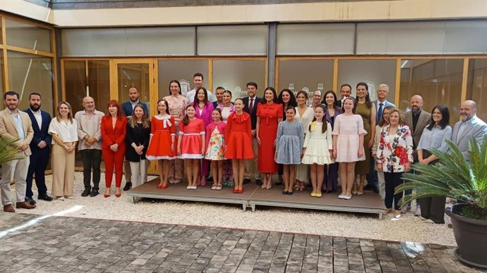 Recepción de la corporación municipal del Ayuntamiento de Alicante a las nuevas Belleses del Foc adulta e infantil y a sus damas de honor