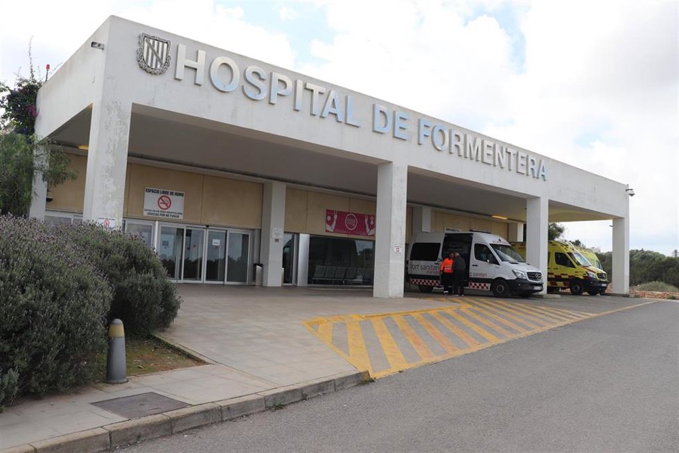 Archivo - El hospital de Formentera, al lado del cual estará situado el nuevo centro de salud.