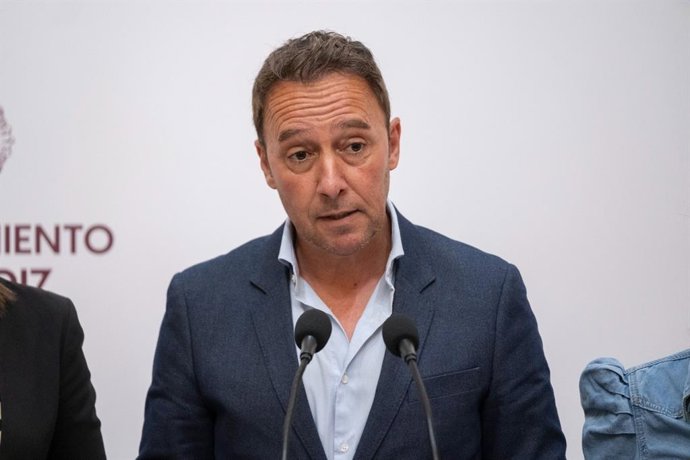 El teniente de alcalde delegado de Urbanismo del Ayuntamiento de Cádiz, José Manuel Cossi, en rueda de prensa.