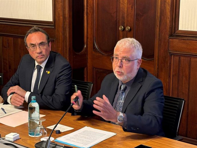 El presidente del Parlament de Catalunya, Ramon Llull, y el presidente del CAC, Xevi Xirgo.