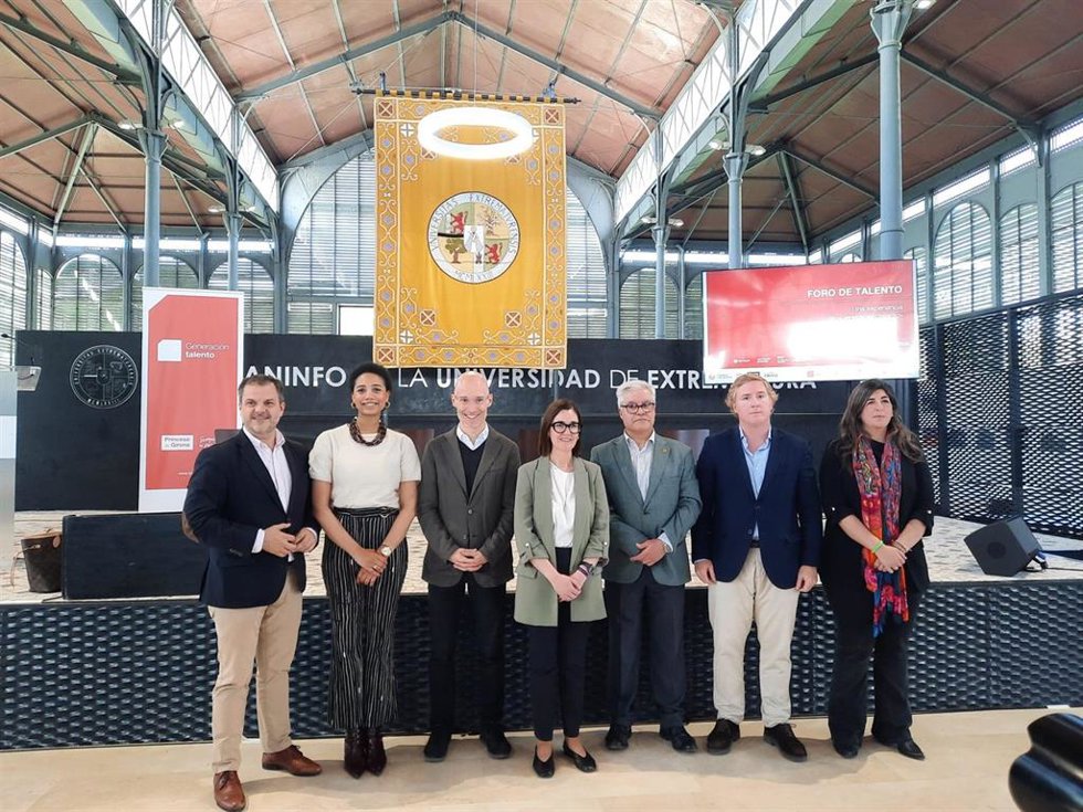 Autoridades asistentes al Foro del Talento de la Fundación Princesa de Girona.