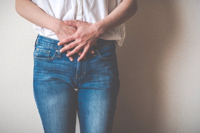 Archivo - Imagen de recurso dolor abdominal, vejiga.