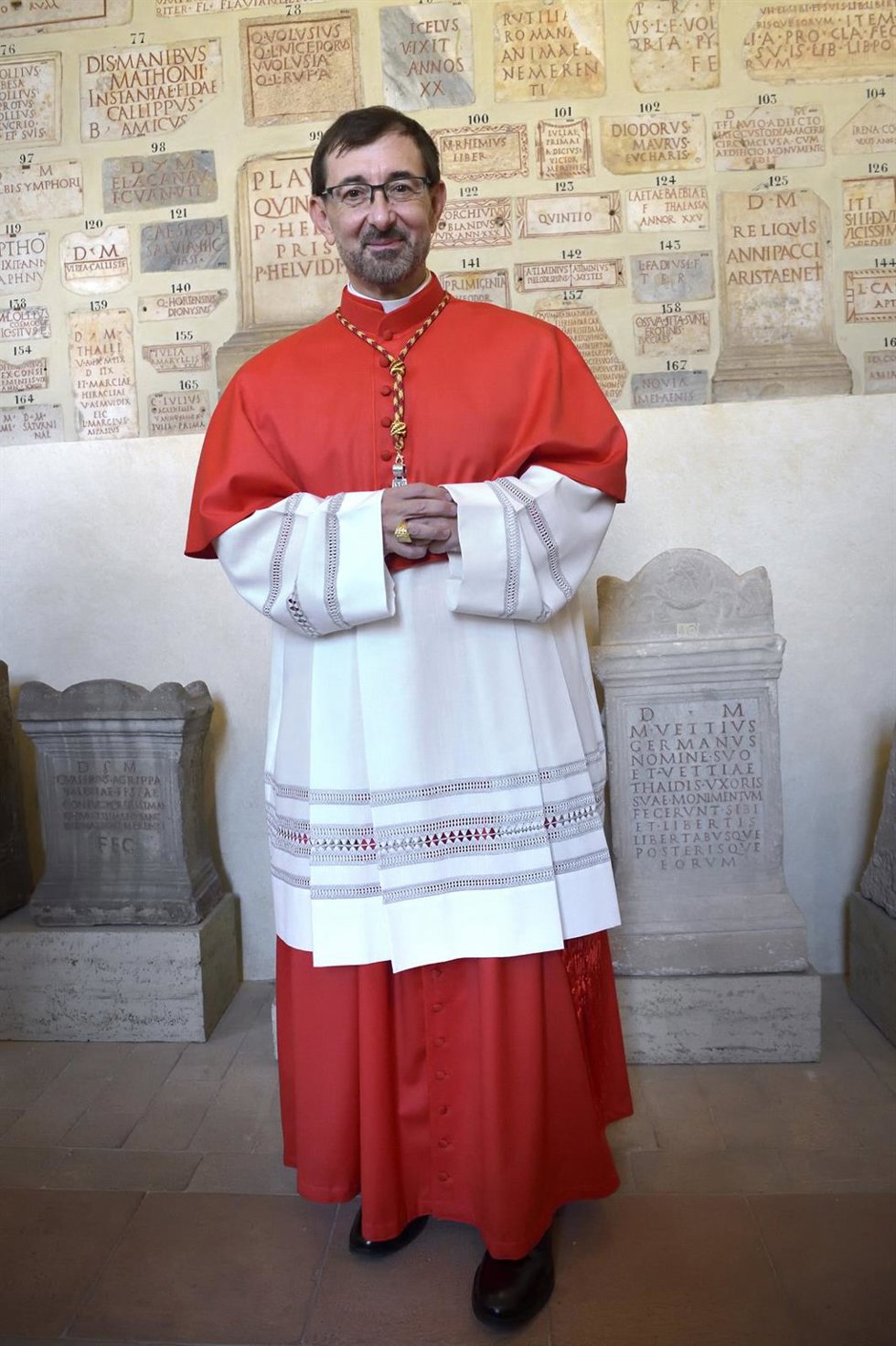 Archivo - El nuevo cardenal y arzobispo de Madrid, Jose Cobo, posa tras su nombramiento en la basílica vaticana de San Pedro, a 30 de septiembre de 2023, en Roma, (Italia). 