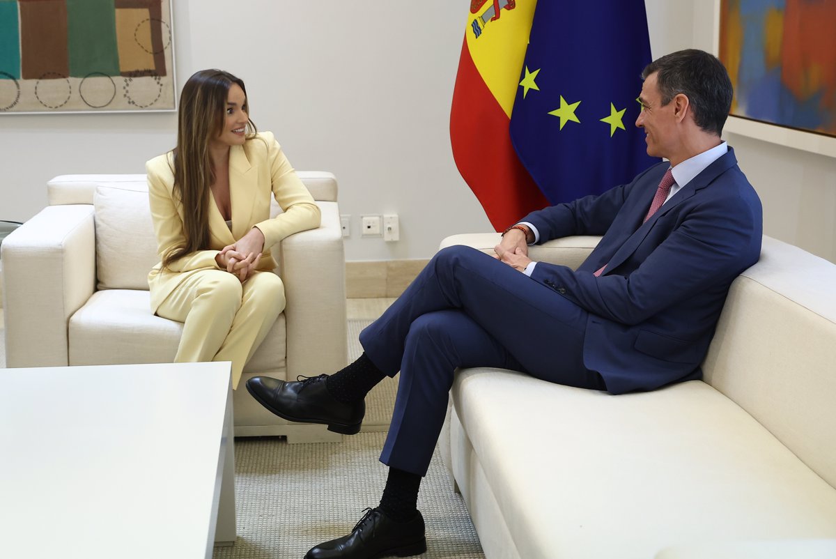 Sánchez mantiene un encuentro con Melody en Moncloa y le desea "la mejor  suerte" en Eurovisión 2025