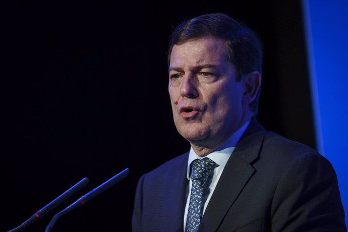 Archivo - El presidente de la Junta de Castilla y León, Alfonso Fernández Mañueco, interviene durante la cuarta jornada de la V edición del foro ‘Wake Up, Spain!’, en Casa de América, a 3 de abril de 2025, en Madrid (España). 