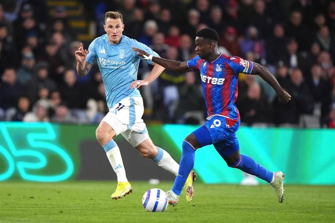 Chris Wood y Marc Guehi en el Crystal Palace-Nottingham Forest