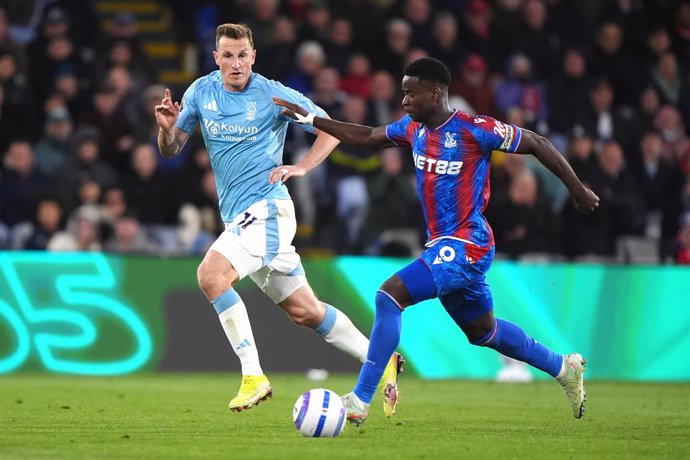 05 May 2025, United Kingdom, London: Nottingham Forest's Chris Wood (L) and Crystal Palace's Marc Guehi battle for the ball during the English Premier League soccer match between Crystal Palace and Nottingham Forest at Selhurst Park. Photo: Bradley Collye