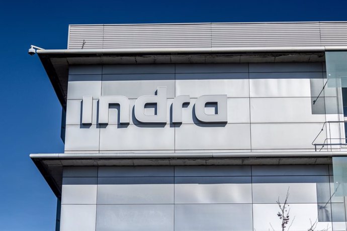 Archivo - Fachada de la sede de Indra, a 5 de febrero de 2025, en Madrid (España). La cotización de Indra ha caído un 4,04% (hasta los 17,8 euros por título) en la sesión bursátil del lunes 3 de febrero, la primera tras anunciar en la noche del pasado vie
