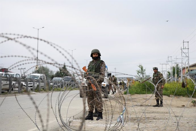 May 4, 2025, Srinagar, Jammu And Kashmir, India: Indian paramilitary soldier stands guard on National highway in Srinagar, Jammu and Kashmir, on May 4, 2025. India bans the import of goods coming from or transiting via Pakistan and bars Pakistani ships as