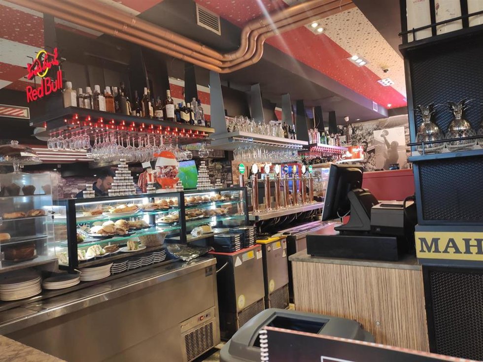 Archivo - Barra de un bar