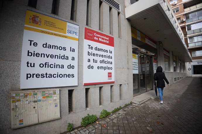 Archivo - Fachada de la oficina del INEM, a 4 de marzo de 2025, en Madrid (España). 