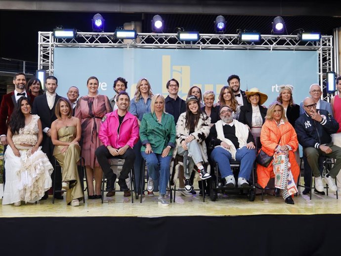 El equipo de 'La Familia de la Tele', durante su esperado estreno