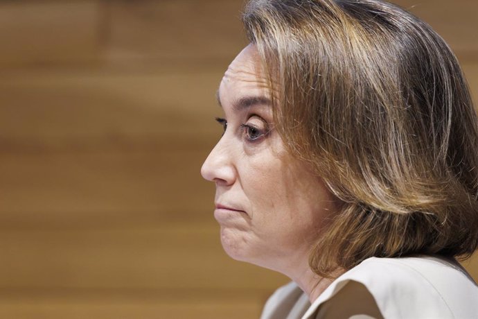La secretaria general del PP, Cuca Gamarra, durante el nuevo ‘Foro Radio Rioja’ organizado por Radio Rioja Cadena SER, en el Espacio Lagares, a 2 de mayo de 2025, en Logroño, La Rioja (España). Gamarra participa en este encuentro con el tejido social y em