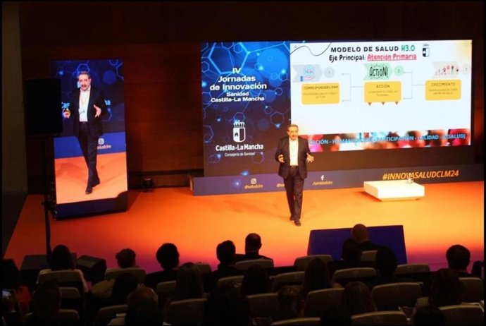 El consejero de Sanidad de Castilla-La Mancha, Jesús Fernández Sanz, interviene en las IV Jornadas en 2024.