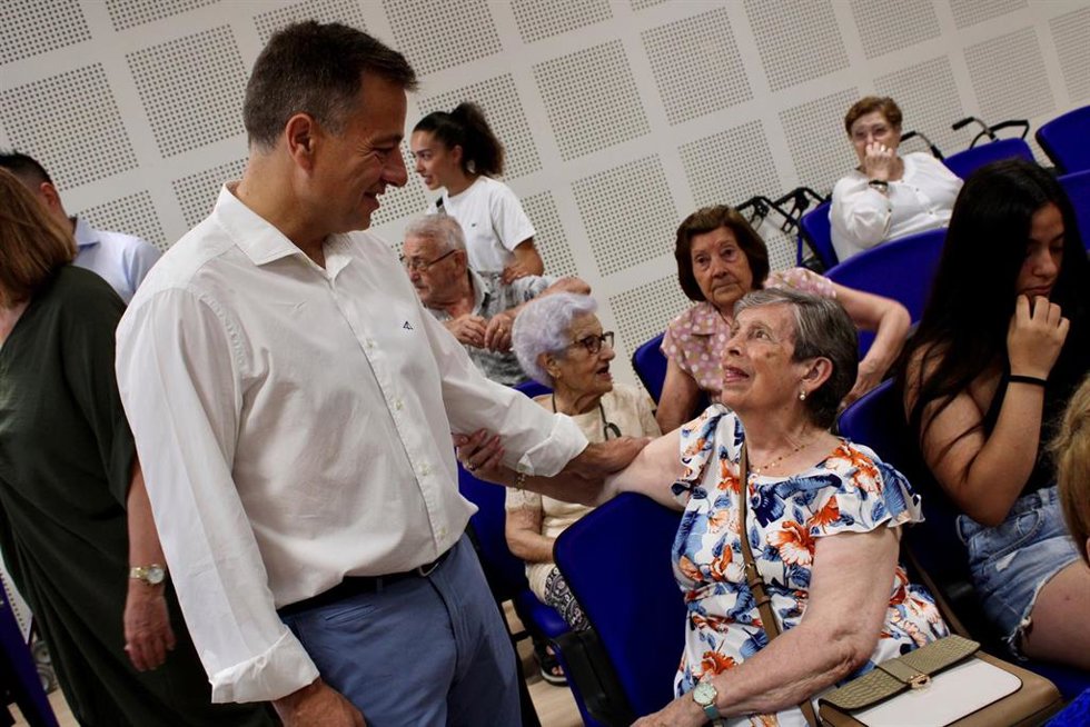 Archivo - El alcalde de Albacete celebra el Día de los Abuelos y Abuelas pidiendo escucharles y tenerles en cuenta