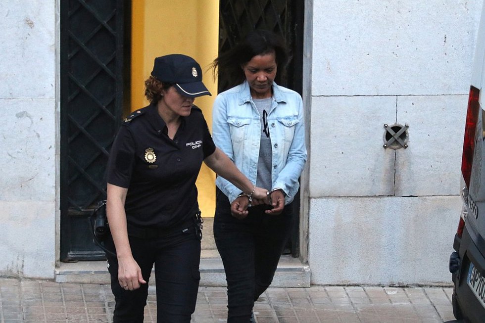 Salida de Ana Julia Quezada, despues de  escuchar el veredicto de culpabilidad.