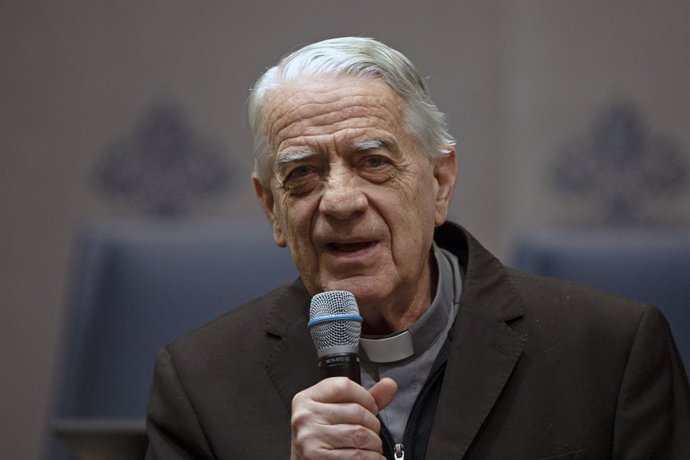 Archivo - December 5, 2024  Vatican, VATICAN: NO LIBRI** Italy, Rome, Vatican, 2024/12/5 P. Federico Lombardi, S.I., Board of Directors of the Vatican Foundation speaks   during a Meeting