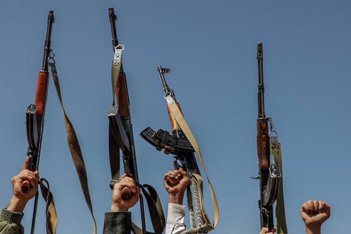Archivo - Arquivo - Imagem de arquivo dos Houthis armados no Iêmen.