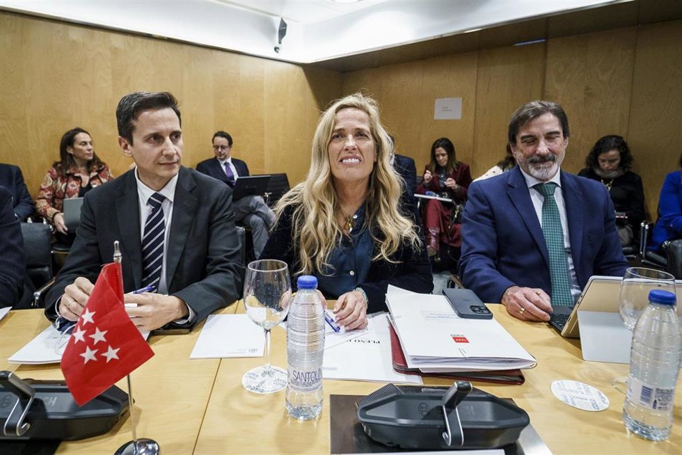 Archivo - La consejera de Economía y Hacienda de la Comunidad de Madrid, Rocío Albert (c), durante el Consejo de Política Fiscal y Financiera (CPFF), en la sede del Ministerio, a 26 de febrero de 2025, en Madrid (España).