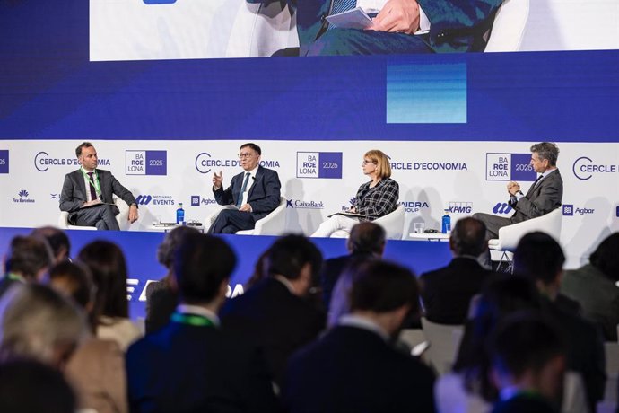 Instant de la sessió d'Andrés Velasco, Li Cheng i Paula Dobrianksy