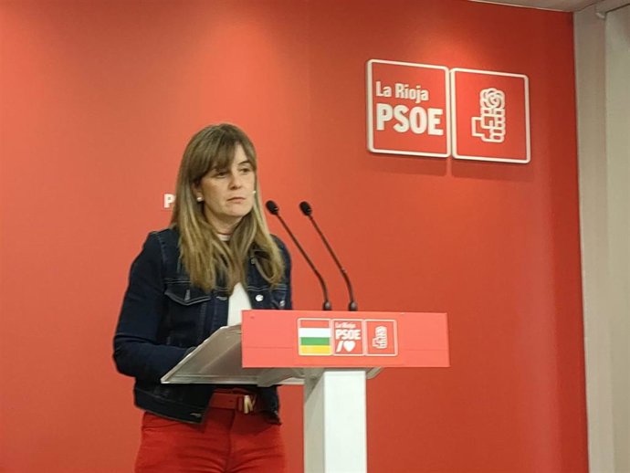 La portavoz adjunta del PSOE, Sara Orradre, en comparecencia de prensa
