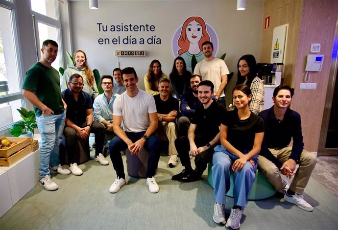 Parte del equipo de Luzia, en las oficinas de Madrid, abril de 2025.