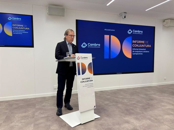 El presidente de la Cámara de Barcelona, Josep Santacreu, en rueda de prensa este martes