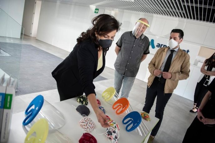 Archivo - Visita de la entonces presidenta riojana Concha Andreu a la empresa Arneplant