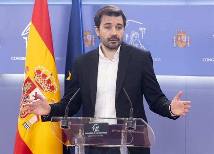 Archivo - El portavoz de Podemos en el Congreso, Javier Sánchez Serna, una rueda de prensa anterior a la Junta de Portavoces, en el Congreso de los Diputados, a 18 de febrero de 2025, en Madrid (España).