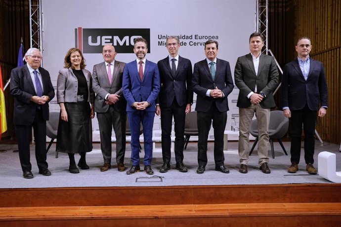 Jornada 'Cómo será el mundo del futuro', organizada en colaboración con el Foro independiente Periodismo 2030 y la Fundación AXA. En la UEMC de Valladolid.
