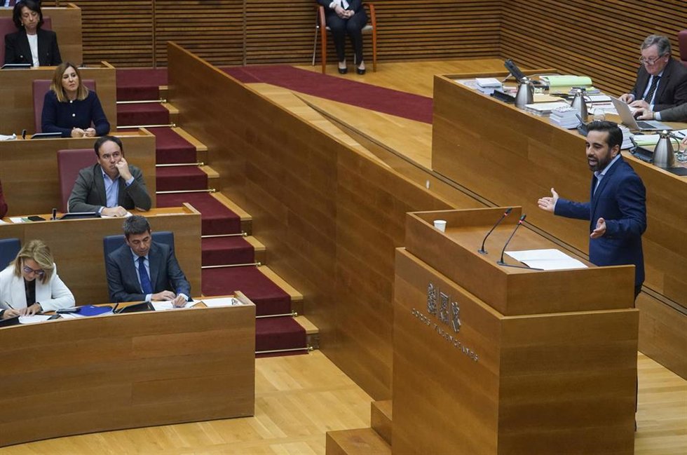 Archivo - El síndic del PSPV en Les Corts, José Muñoz, interviene durante una sesión de control al 'president' Carlos Mazón