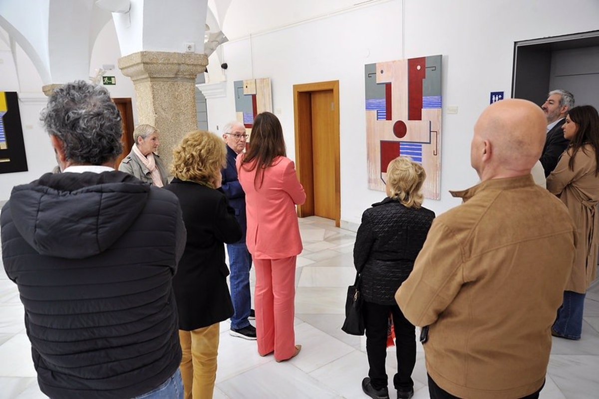 La Asamblea de Extremadura ofrece la exposición  Homenajes y Geometría  del artista Joaquín González