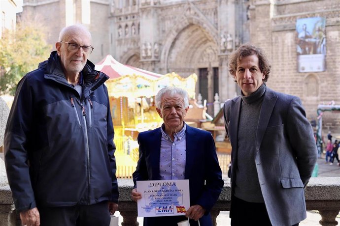 Archivo - El concejal de Deportes, Rubén Lozano, con Juan López.