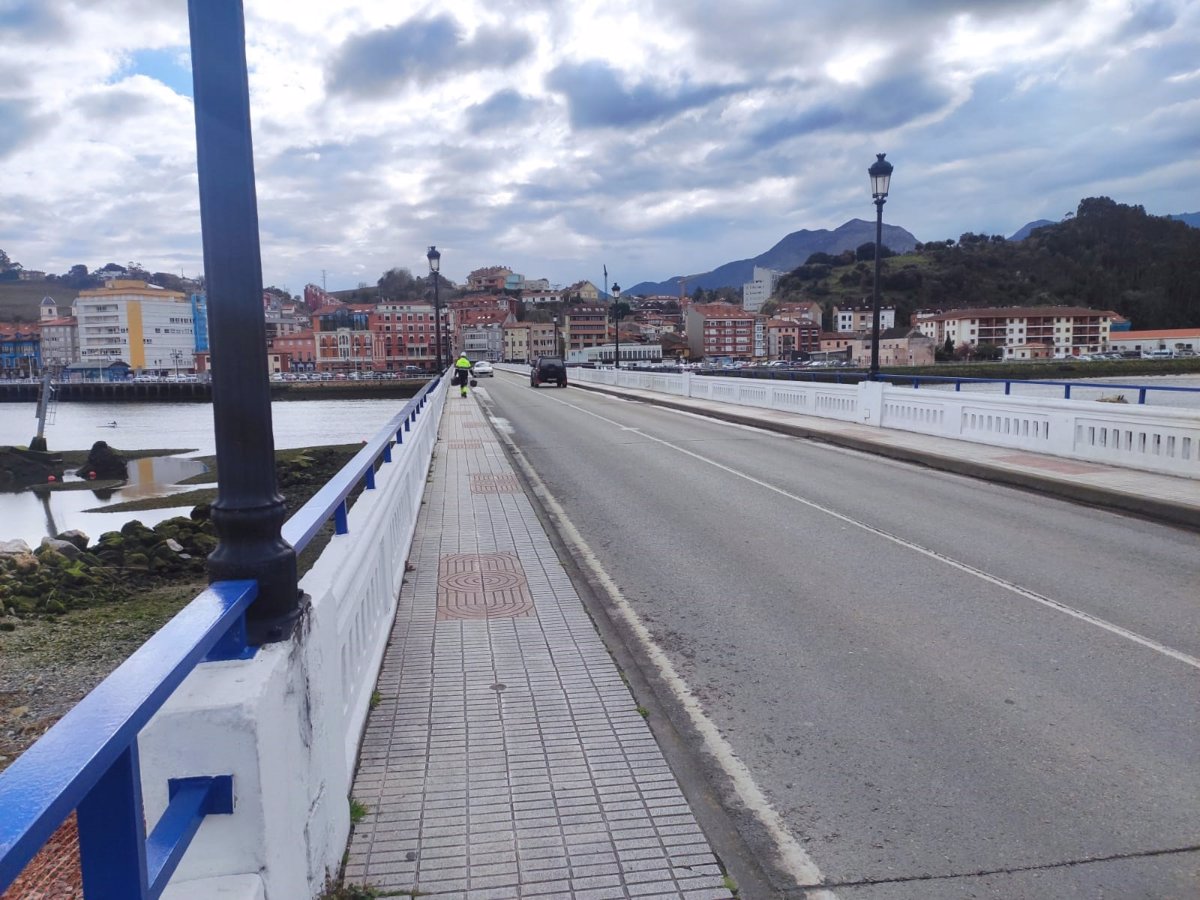 Calvo afirma que el proyecto del puente de Ribadesella está respaldado por algunos de los mejores ingenieros del país