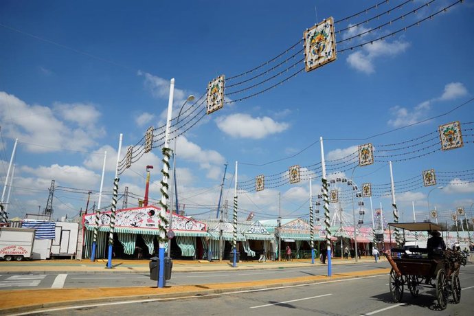 Coches de caballos en la Feria de Abril en esta jornada de martes