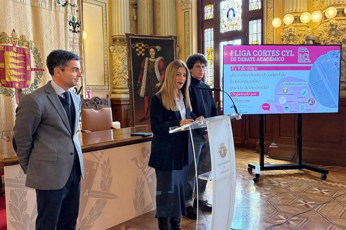 La concejal Carolina del Bosque presenta la I Liga de Debate Nacional 'Cortes de Castilla y León'