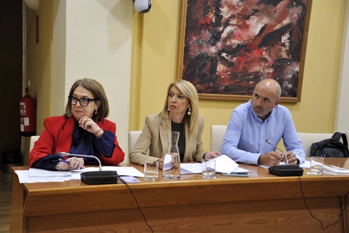 La portavoz del PSOE en la Asamblea, Piedad Álvarez, y los diputados Estrella Gordillo y Juan Ramón Ferrreira en la Junta de Portavoces de la Cámara regional