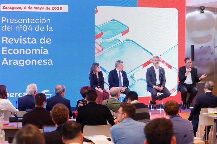 Presentación del número de abril de la Revista de la Economía Aragonesa, en el espacio Xplora de Ibercaja.