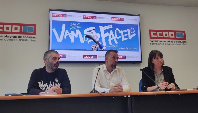 Archivo - El secretario de Enseñanza de CCOO, Borja Llorente, el secretario general del sindicato, José Manuel Zapico y la responsable de Formación y Empleo, Lucía Montejo.