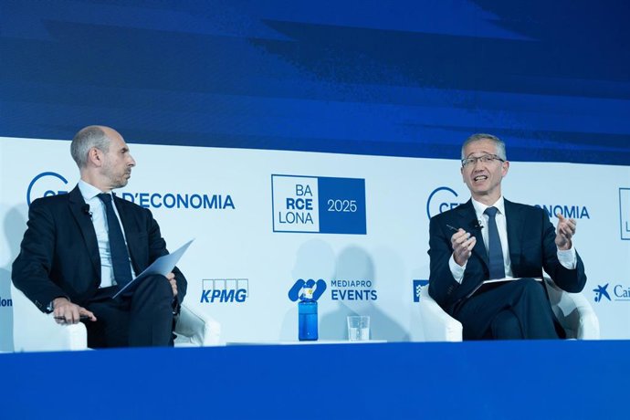 El director gerente del Bank of America Global Research, Francisco Blanch, y el futuro director del Banco de Pagos Internacionales, Pablo Hernández de Cos, en la 40 Reunió Cercle d'Economia.