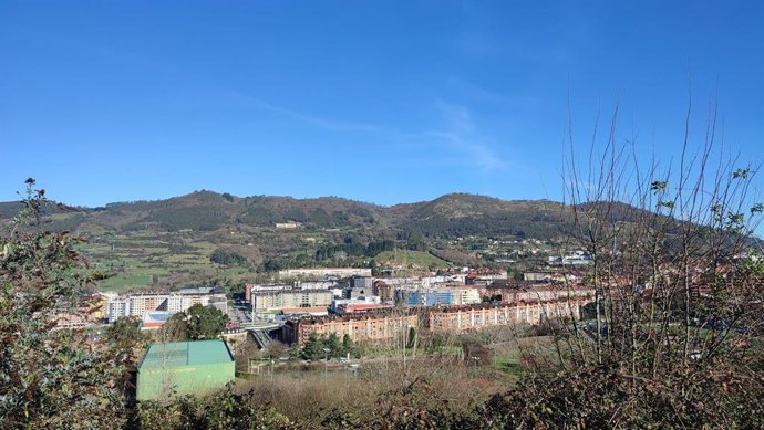 Archivo - Vistas del monte Naranco desde la zona oeste de  Oviedo.
